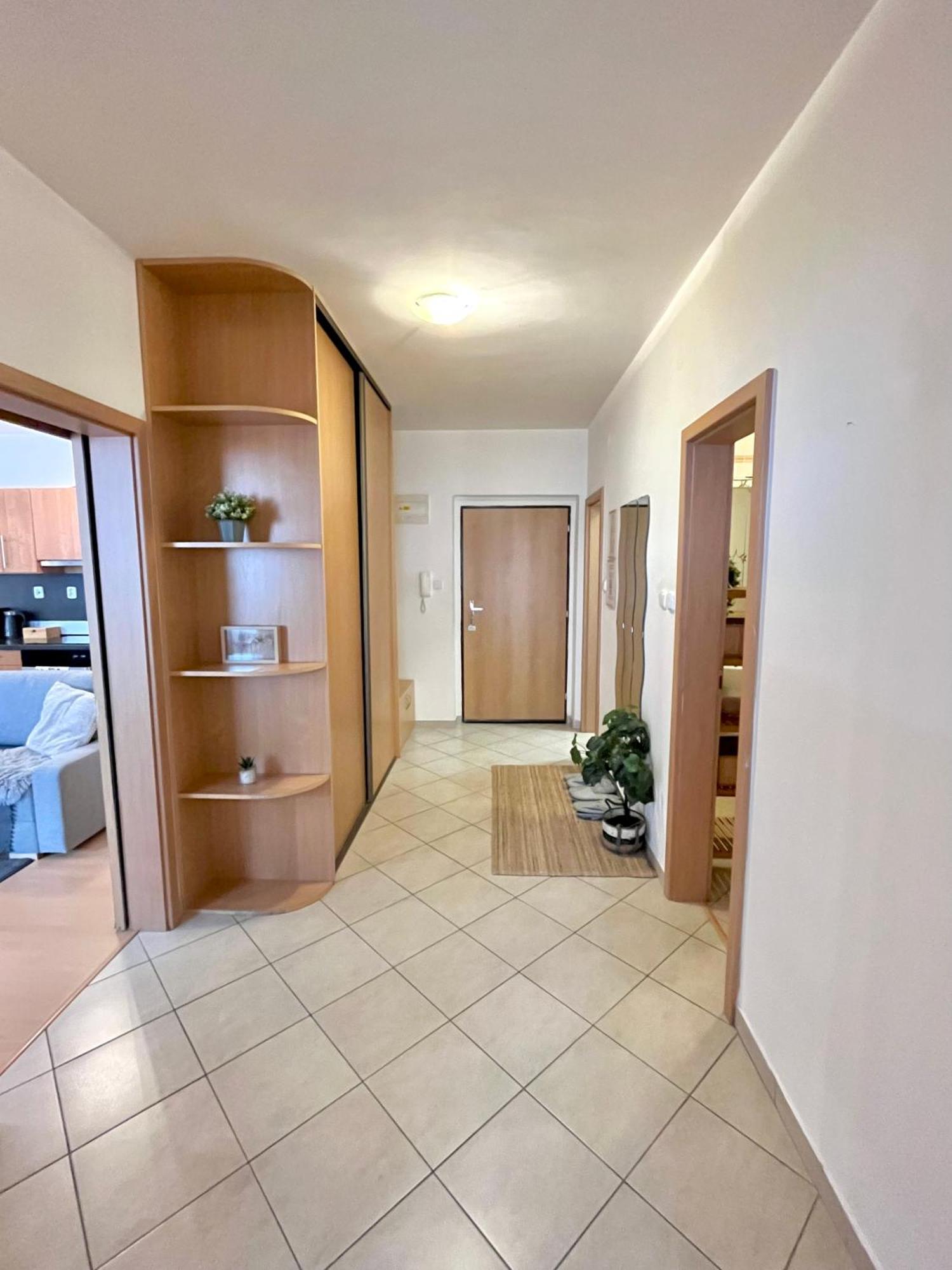 Apartment Tina - Old Town, Ac, Free Private Parking Bratislava Exteriör bild
