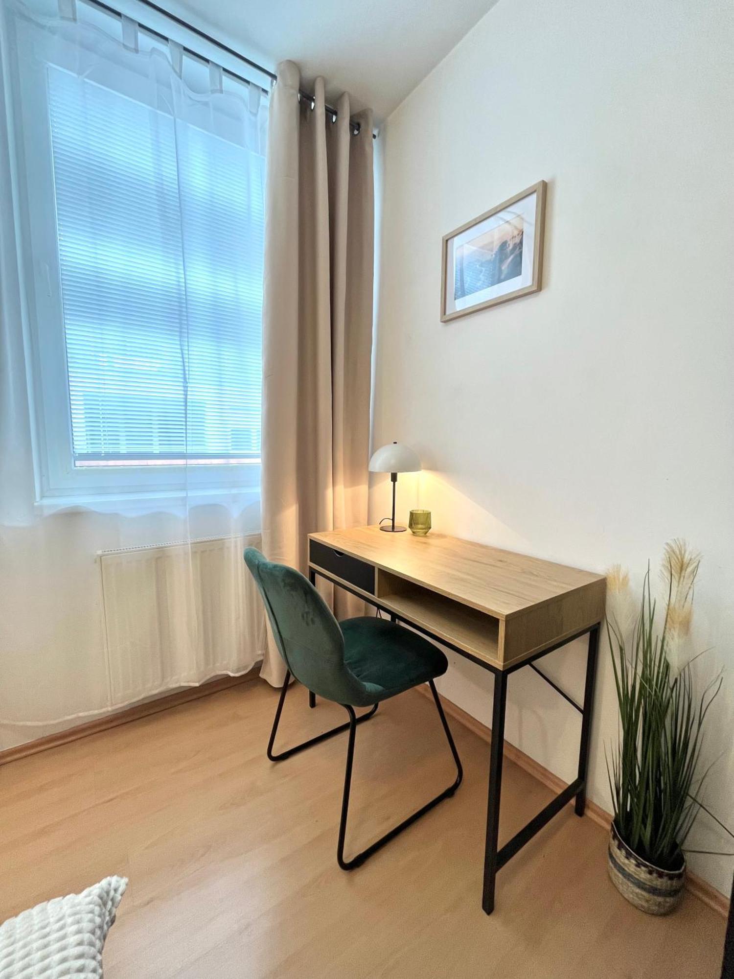 Apartment Tina - Old Town, Ac, Free Private Parking Bratislava Exteriör bild